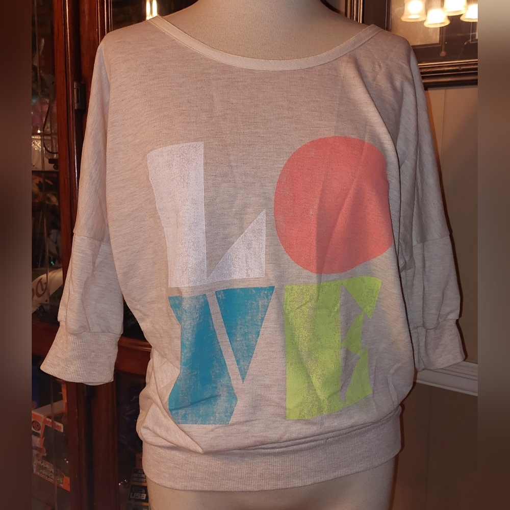 SIZE Small Mischievous "LOVE " Top EUC